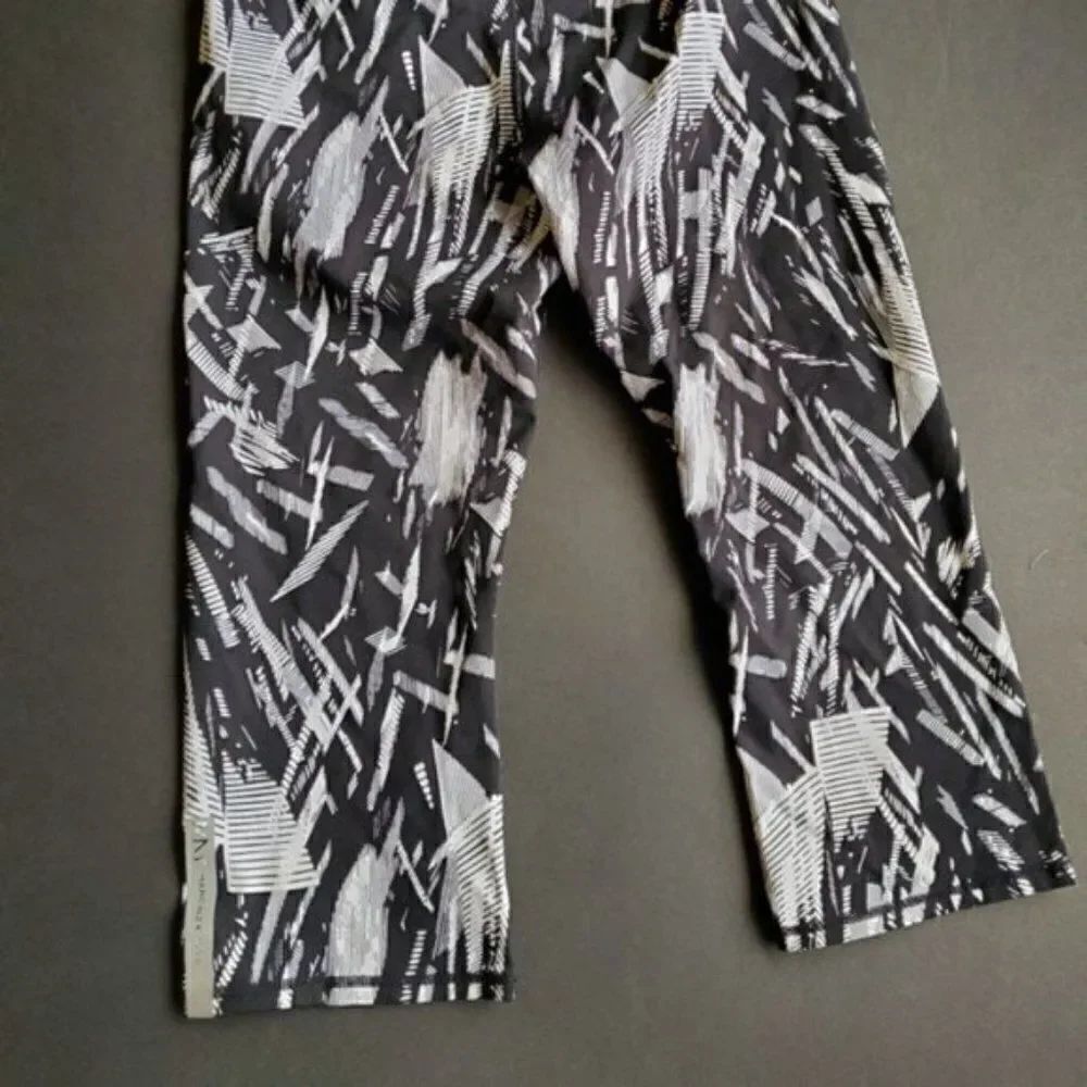 Marc New York Andrew Marc Workout Capris - Picture 9 of 9